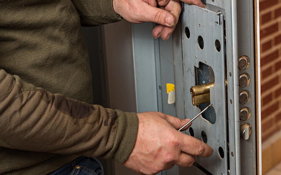 changement serrure porte Verrières-le-Buisson